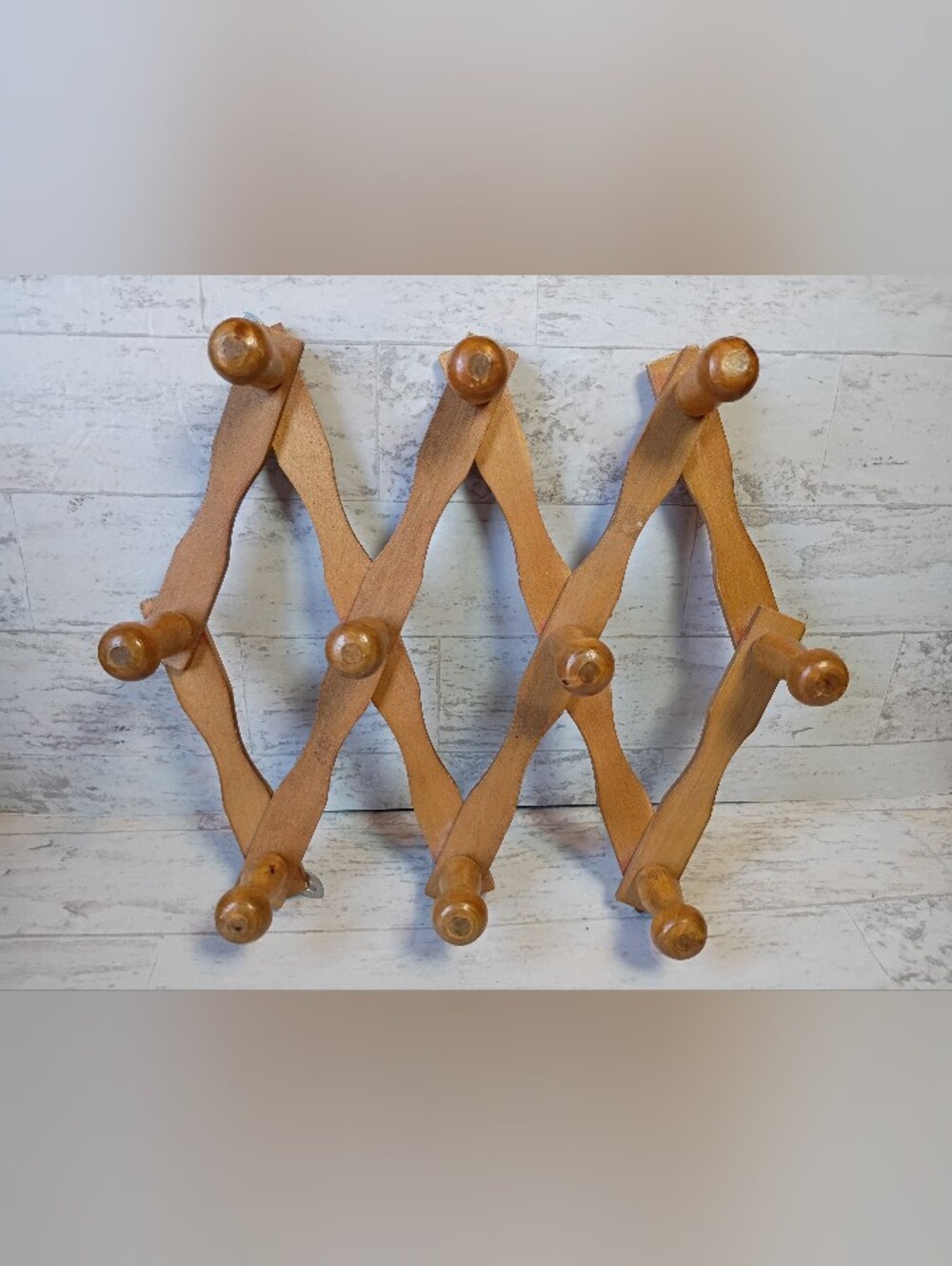 Vintage Farmhouse CottagecoreAccordion Peg Rack: Expandable Coat & Hat Hanger